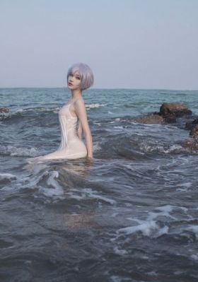 欧美矮个子女星街拍_超清在线观看电视